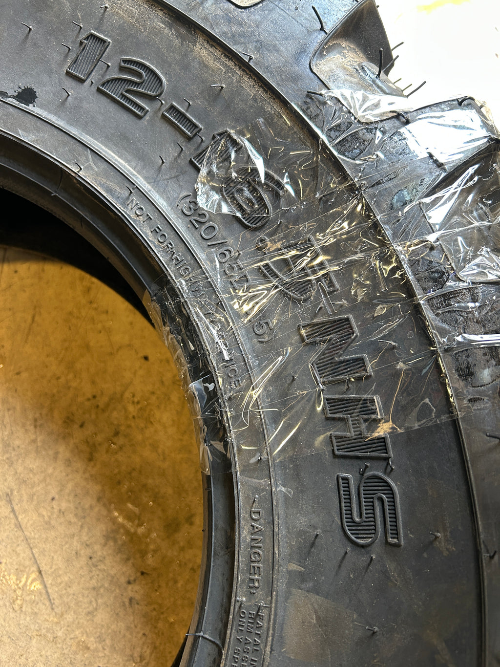 NOS GOODYEAR R14T 116A8 BSW  12 16.5  6PLY TRACTOR TIRE R4T3C9GE