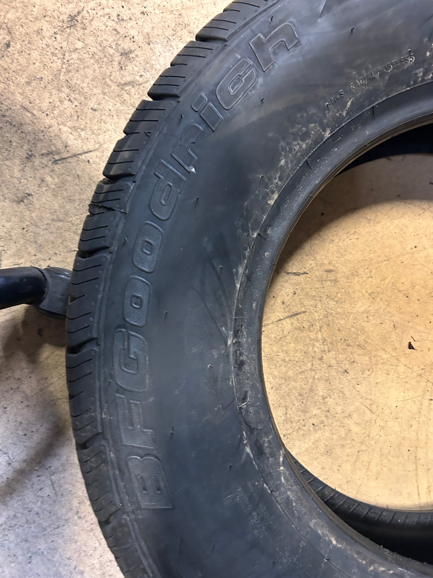 BFGOODRICH ADVANTAGE CONTROL ALL SEASON BSW P 215 70 15 98H  TIRE 00939