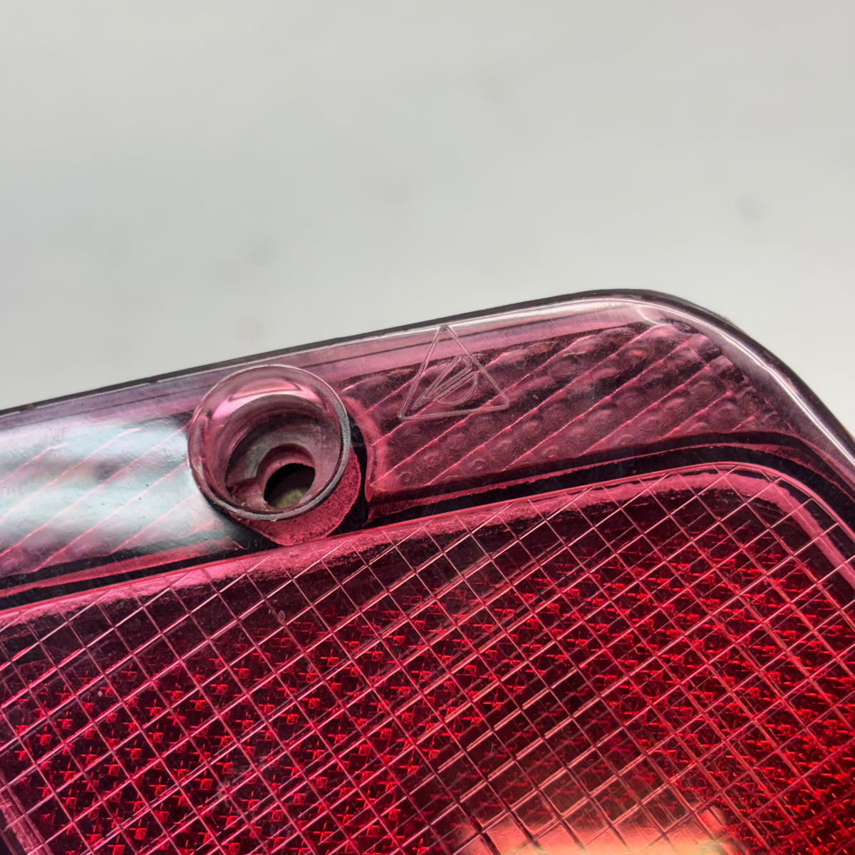USED PORSCHE 911 TAIL LIGHT LEFT DRIVER 89-94 L90002522