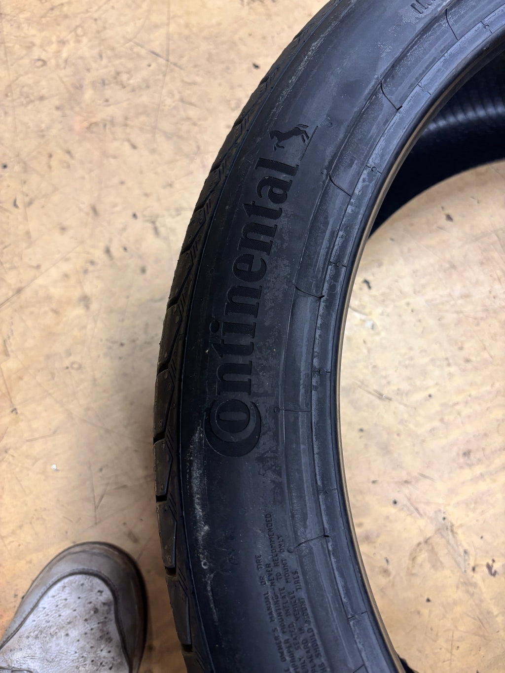 CONTINENTAL EXTREMECONTACT SPORT P 235 40 19 96Y XL UHP TIRE 15507340000