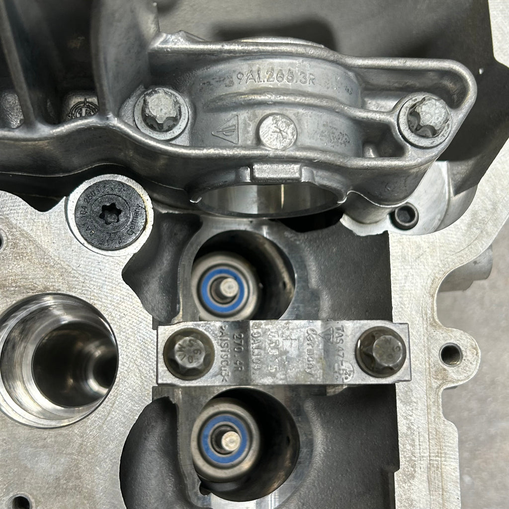 PORSCHE 911 11-16 CARRERA S 4S GTS RIGHT CYLINDER HEAD 9A1 104 112 8R