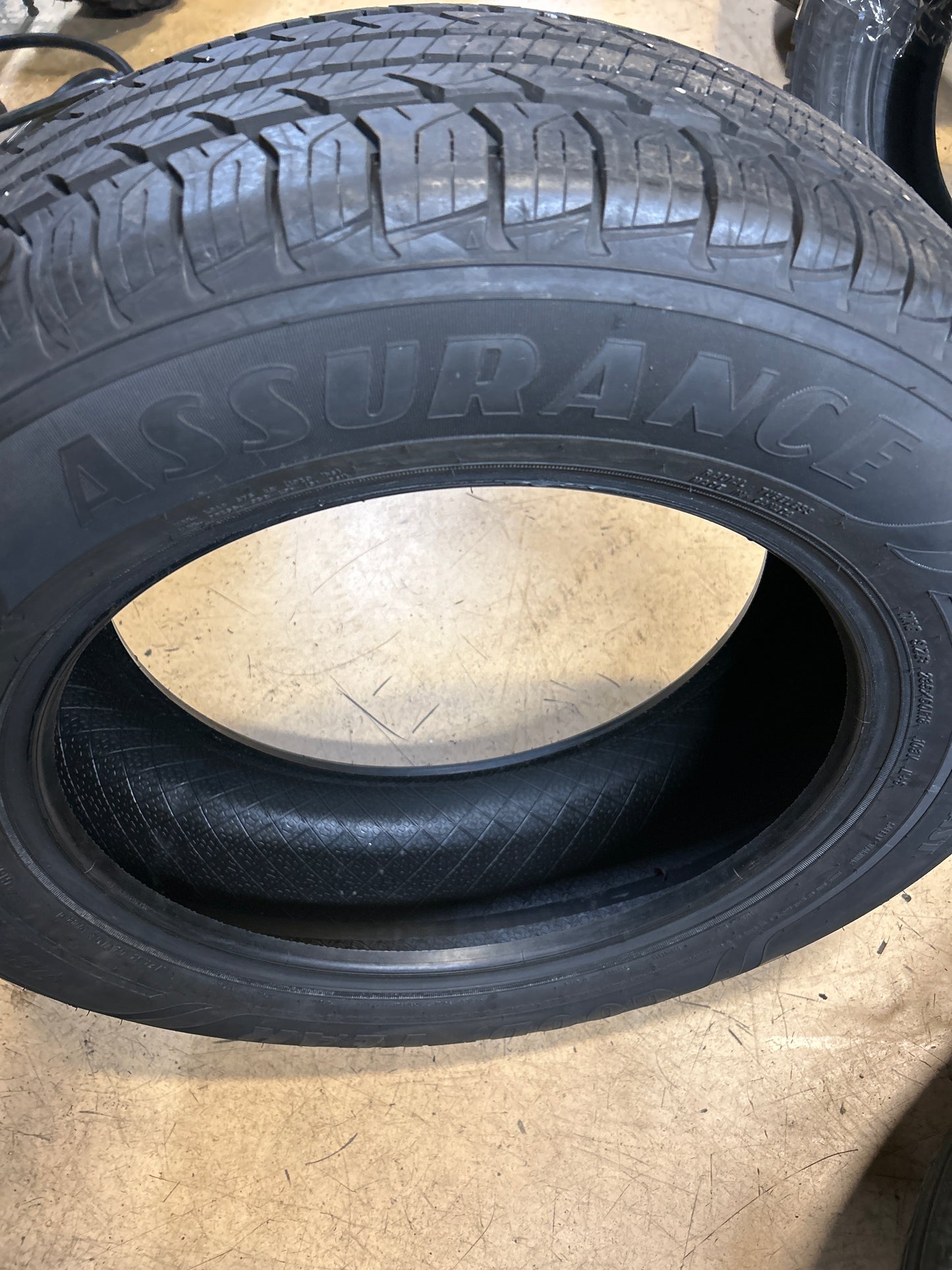 GOODYEAR ASSURANCE OUTLAST BSW P 235 60R 8 103V SL ALL SEASON TIRE 409934554
