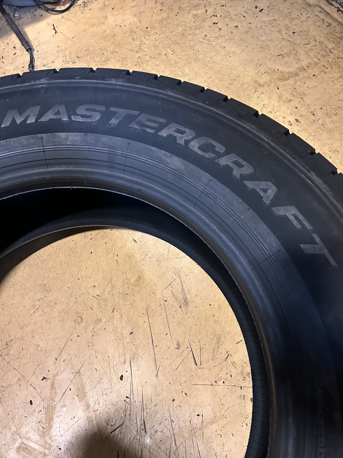 MASTERCRAFT COURSER HXT LT 275 65 20 126/123S 10PLY ALL SEASON TIRE 175073001