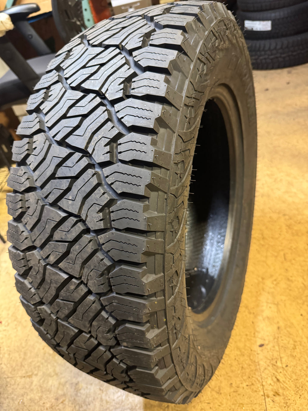VENOM POWER TRAIL HUNTER ATS BSW P  255 65 18 115T XL ALL TERRAIN TIRE VPTHATS46