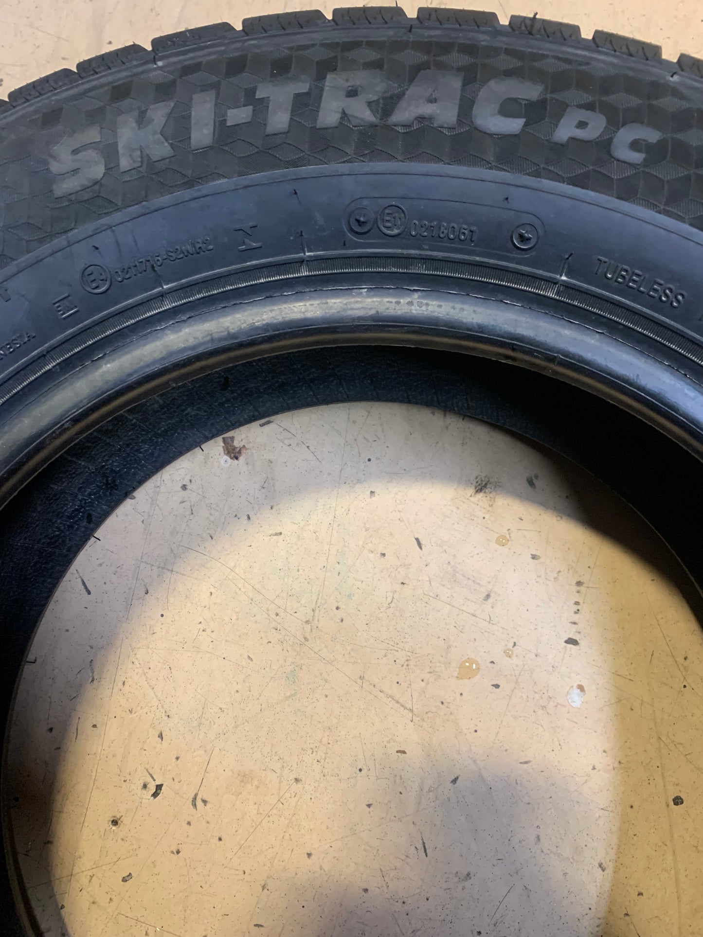 ARMSTRONG SKI-TRAC PC BSW P 175 70 14 84T WINTER TIRE 1200050986