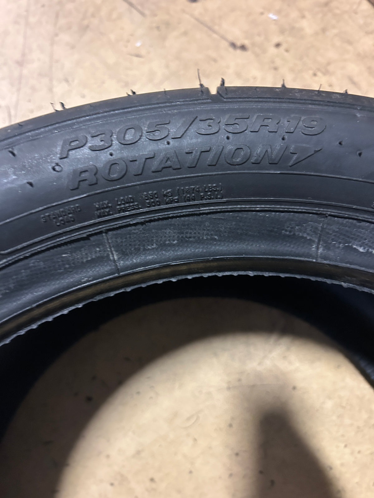 2 MICKEY THOMPSON ET STREET S/S BSW P 305 35 19 COMPETITION TIRE 315100003