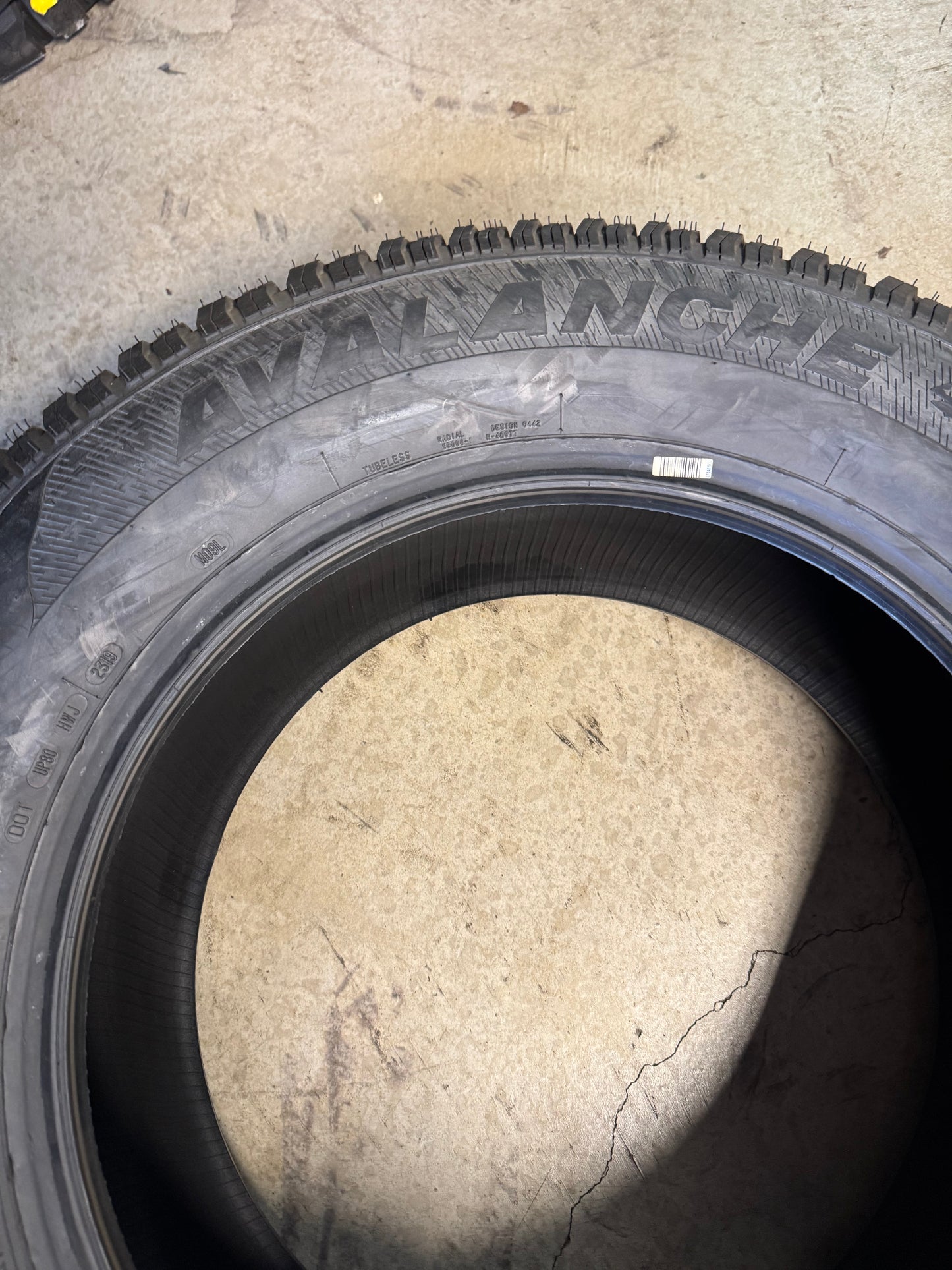 NOS HERCULES AVALANCHE X-TREME BSW P 265 60 18 110S WINTER TIRE 01184