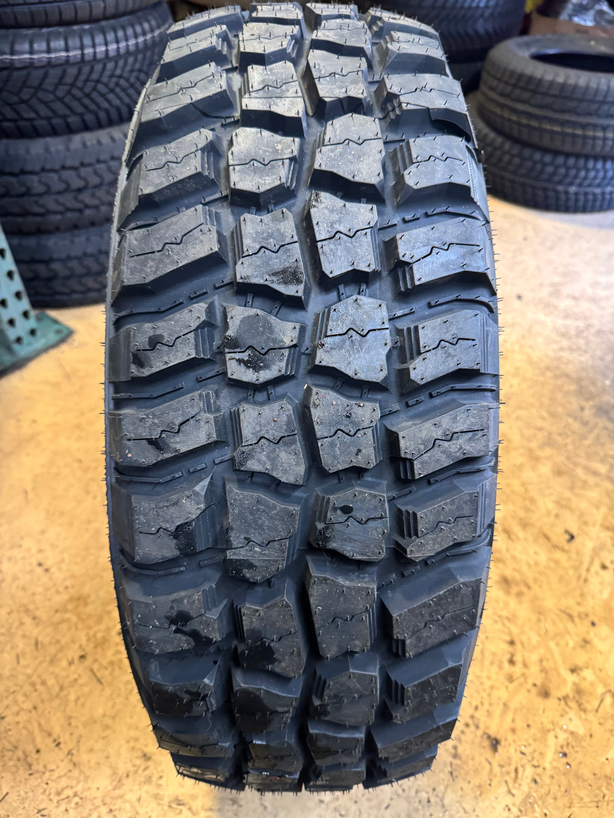 MUDDER TRUCKER HANG OVER M/T BSW LT 265 75 16 123/120Q 10PLY MUD TERRAIN TIRE MDT2457