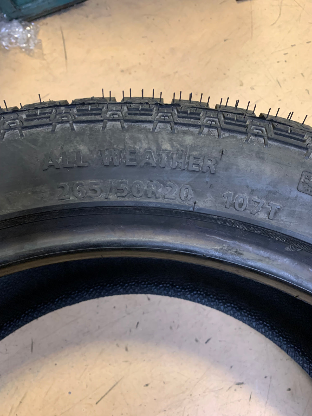 NOS LIONHART LIONCLAW ATX2 P 265 50 20 107T HIGHWAY TERRAIN TIRE LHSTATX2050010