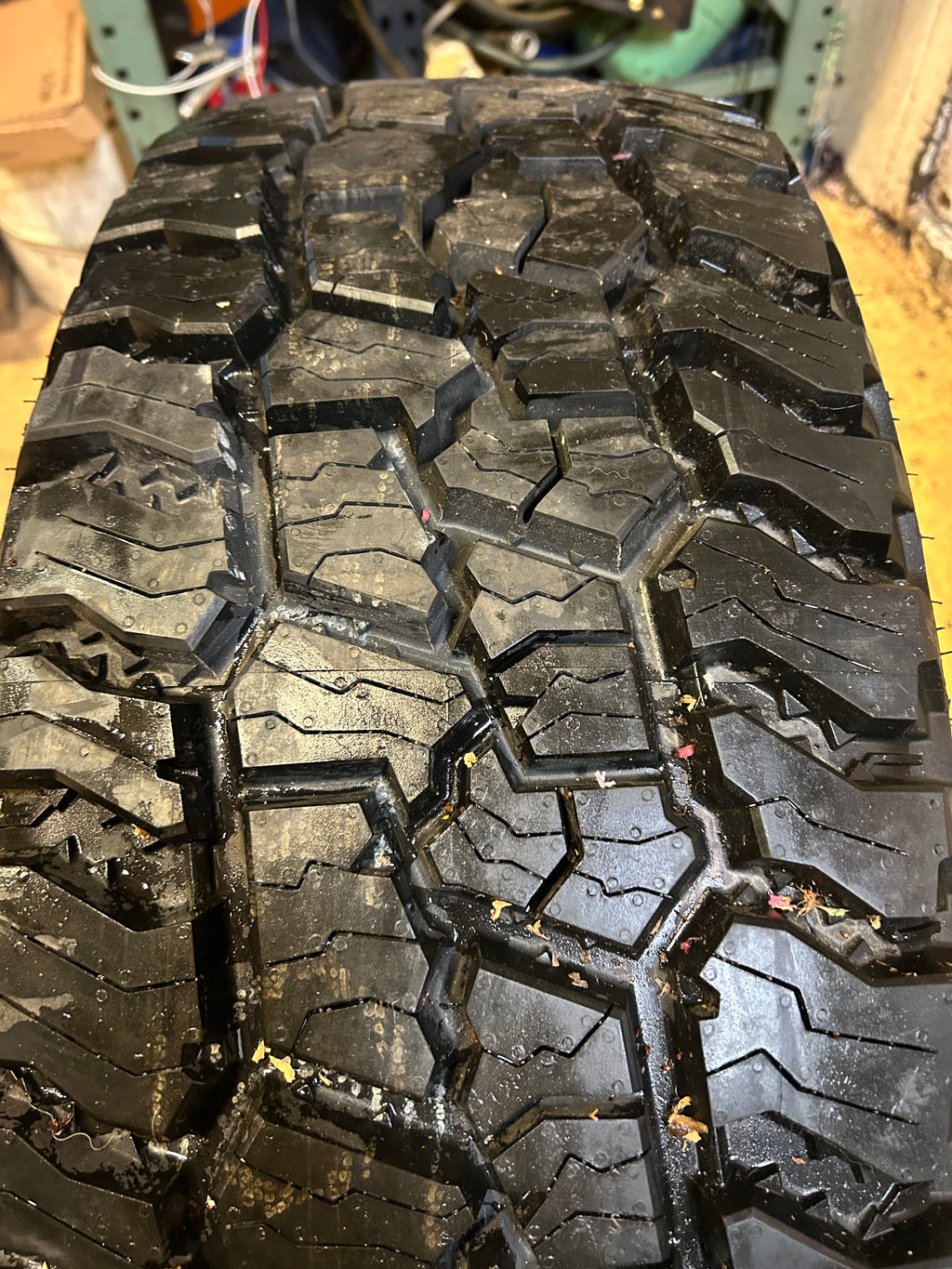 MICKEY THOMPSON BAJA BOSS A/T LT 285 65 20 127/124Q ALL TERRAIN TIRE 331032001
