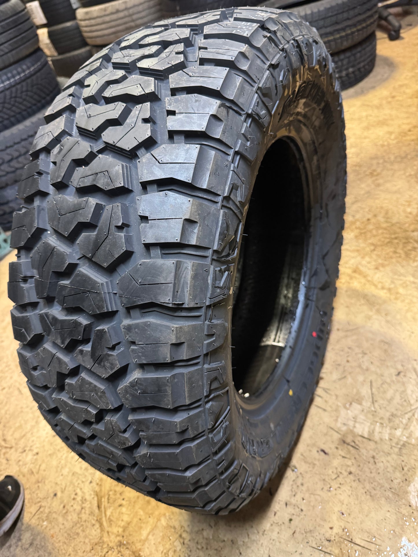 BLACKHAWK RIDGECRAWLER R/T BSW P 265 65 17 116Q XL RUGGED TERRAIN TIRE 1600450K