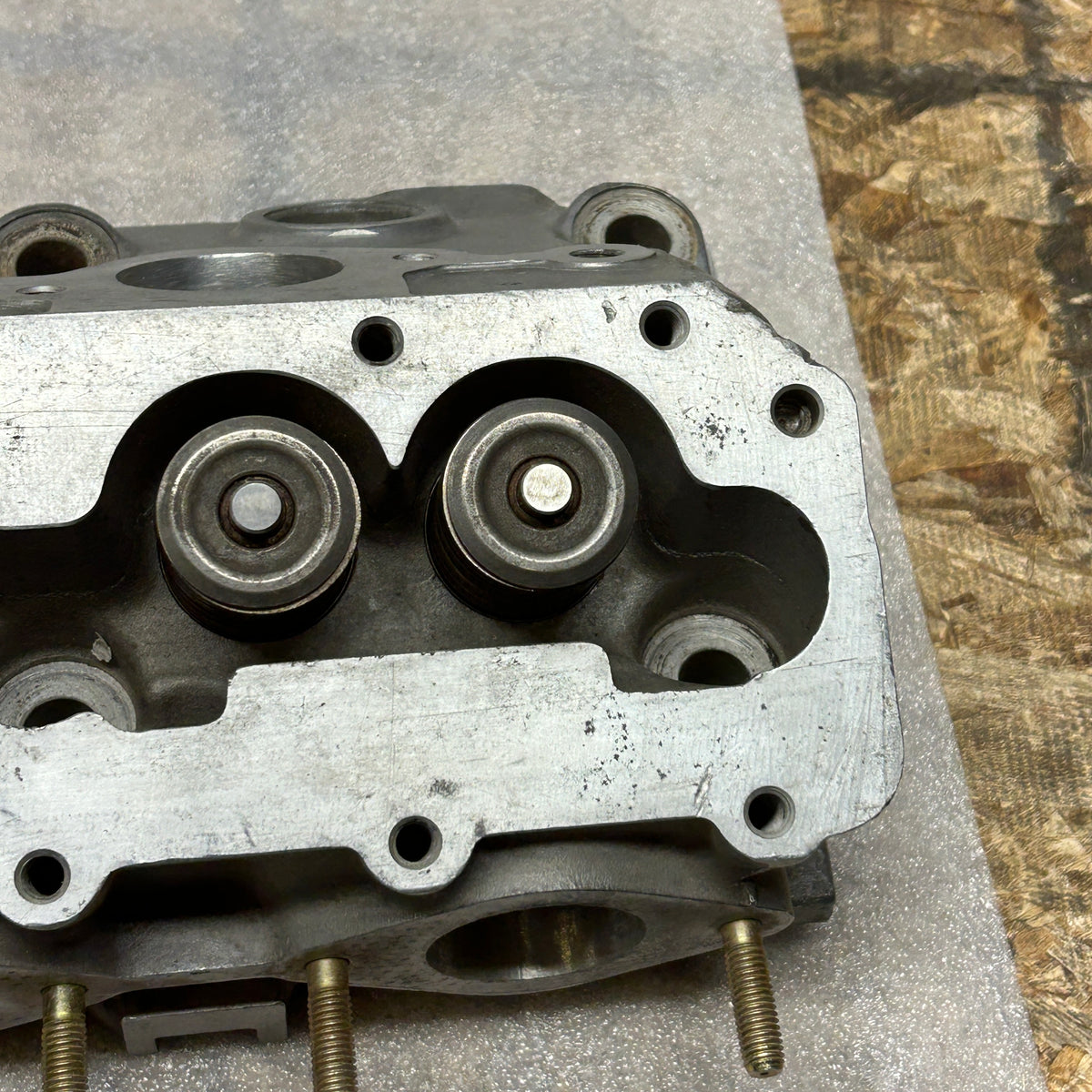 PORSCHE 928 S2 4.7L V8 CYLINDER HEAD MISSING PARTS 9281043483R