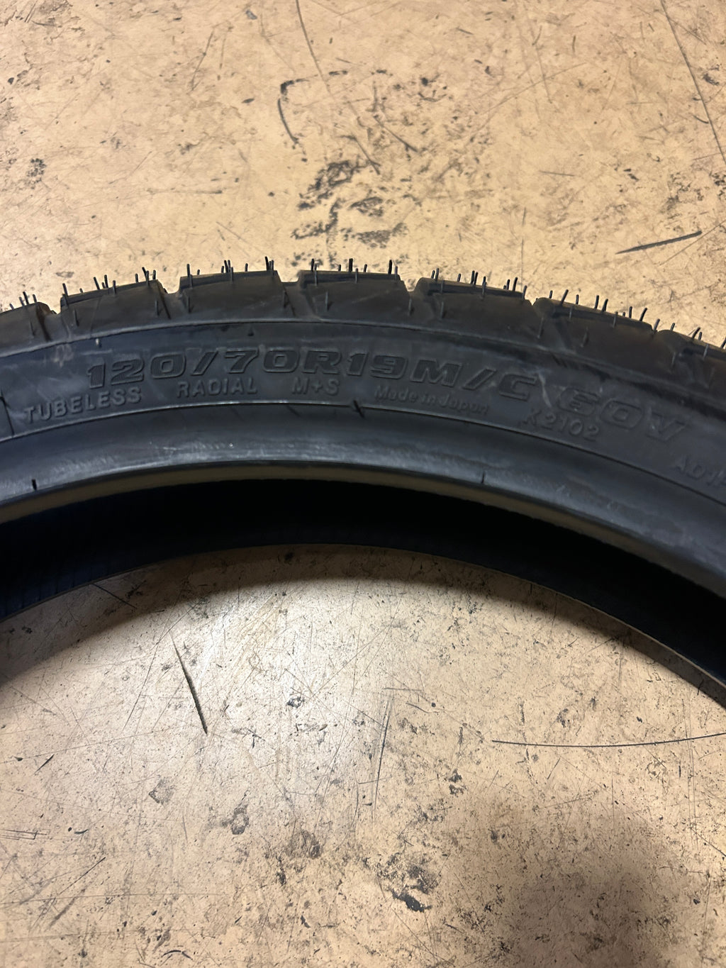 BRIDGESTONE BATTLAX AT41 BSW 120 70 19 60V FRONT MOTORCYCLE TIRE 13725