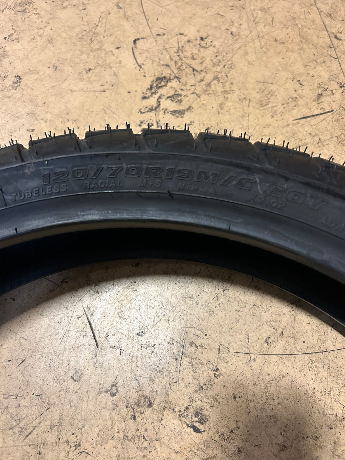 BRIDGESTONE BATTLAX AT41 BSW 120 70 19 60V FRONT MOTORCYCLE TIRE 13725