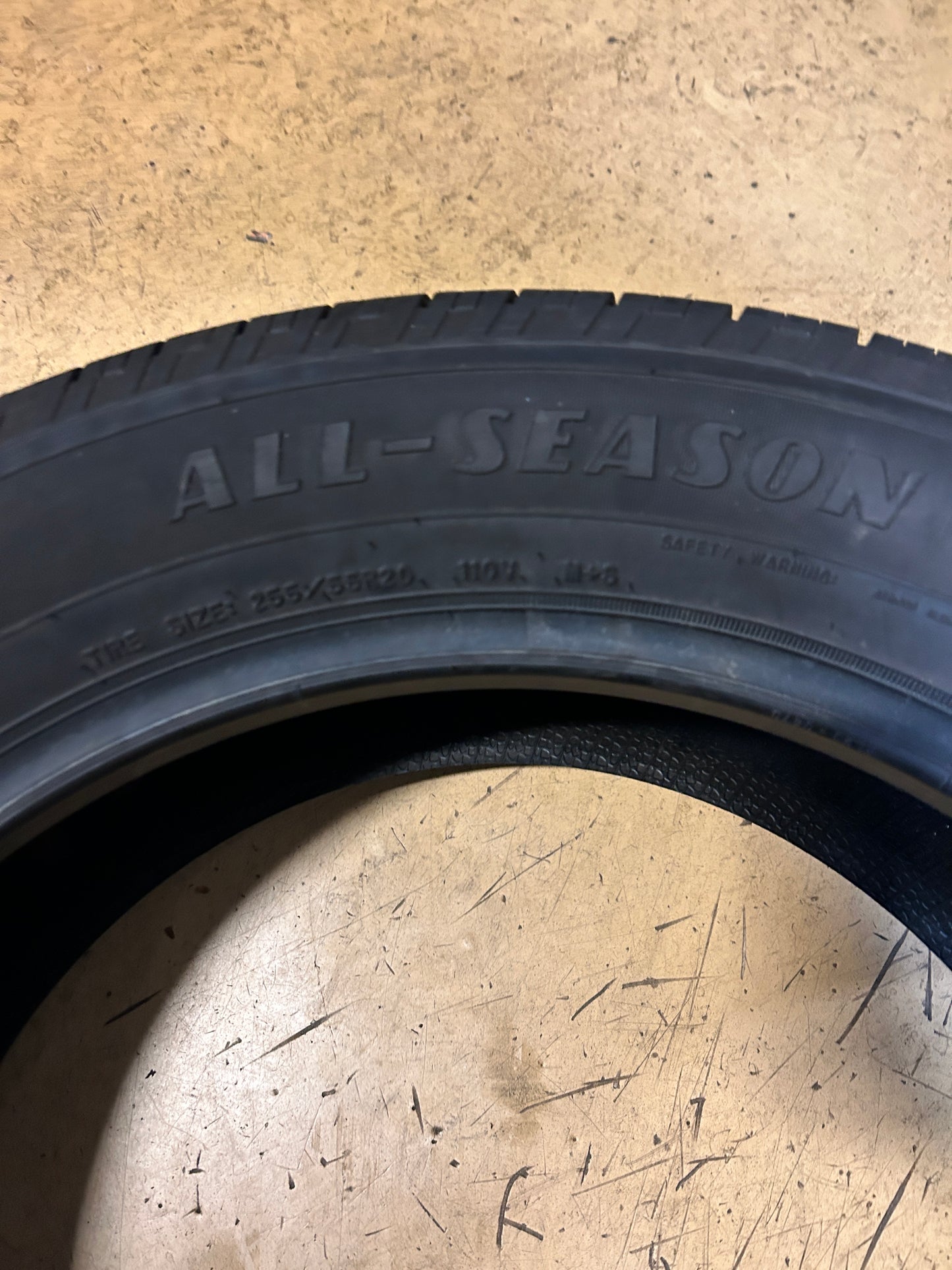 GOODYEAR RELIANT ALL-SEASON BSW P 255 55 20 110V TIRE 682094597
