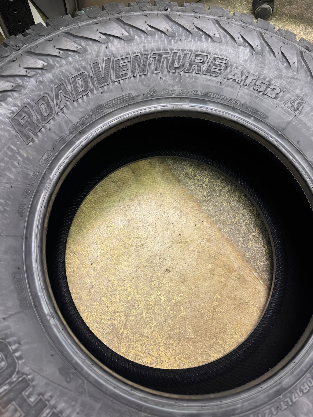 KUMHO ROAD VENTURE AT52 BSW LT 315 70 17 121/118S 10PLY ALL TERRAIN TIRE 2290013