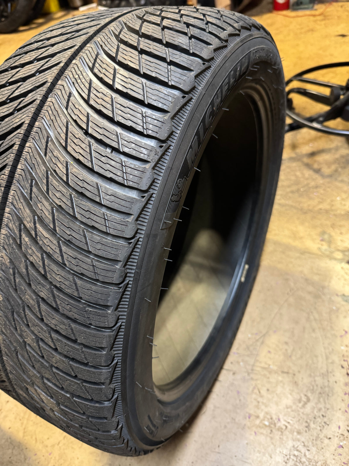MICHELIN PILOT ALPIN 5 BSW P 265 40 19 102V WINTER TIRE 16405