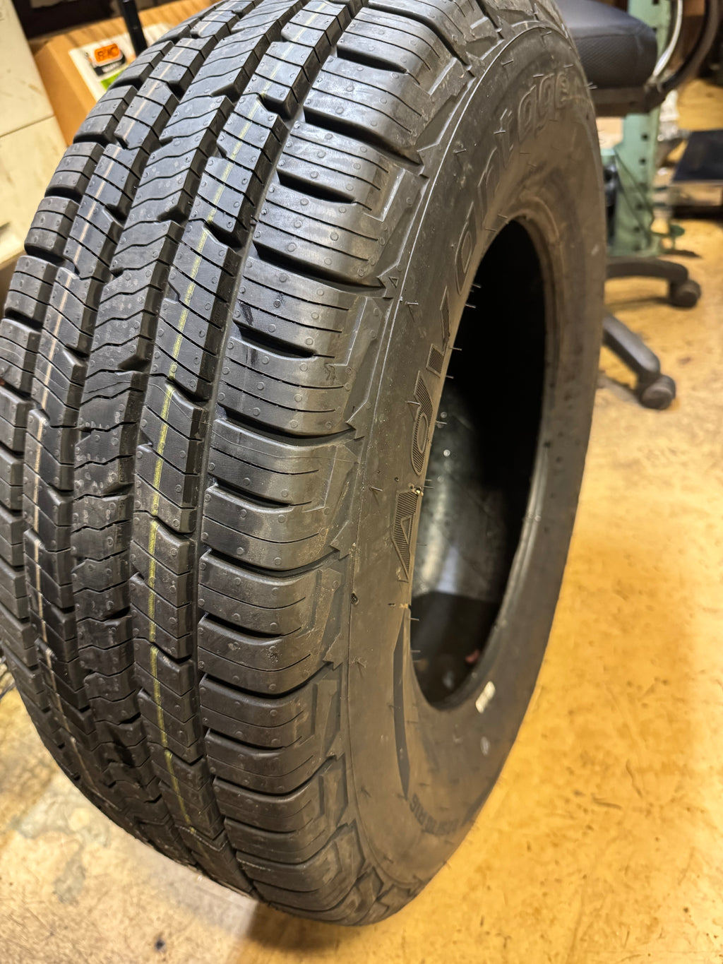 BFGOODRICH ADVANTAGE CONTROL HT BSW P  235 70 16 103T ALL SEASON TIRE 72589