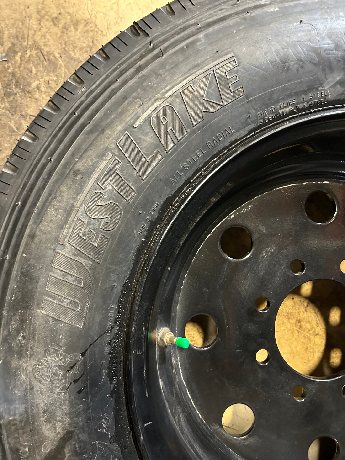 WESTLAKE CR960A BSW 235 75 17.5 143/141L 18PLY SEMI TIRE W/ WHEEL 1347777