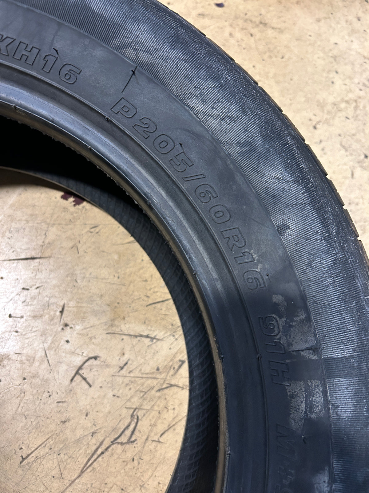 KUMHO SOLUS KH16 BSW P 205 60 16 91H ALL SEASON TIRE 1745613