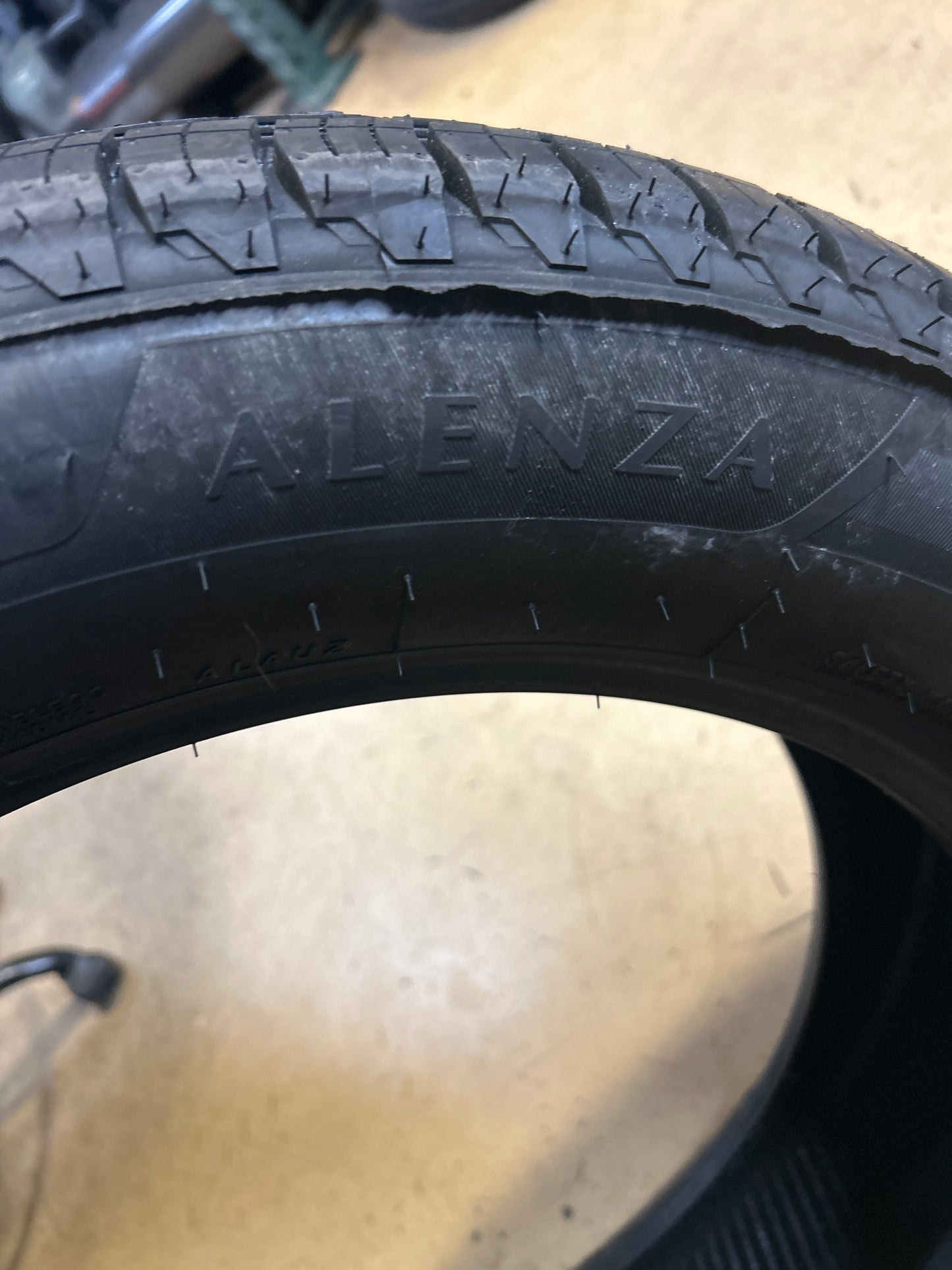 BRIDGESTONE ALENZA AS ULTRA BSW P 235 55 19 105W XL ALL SEASON TIRE 013279