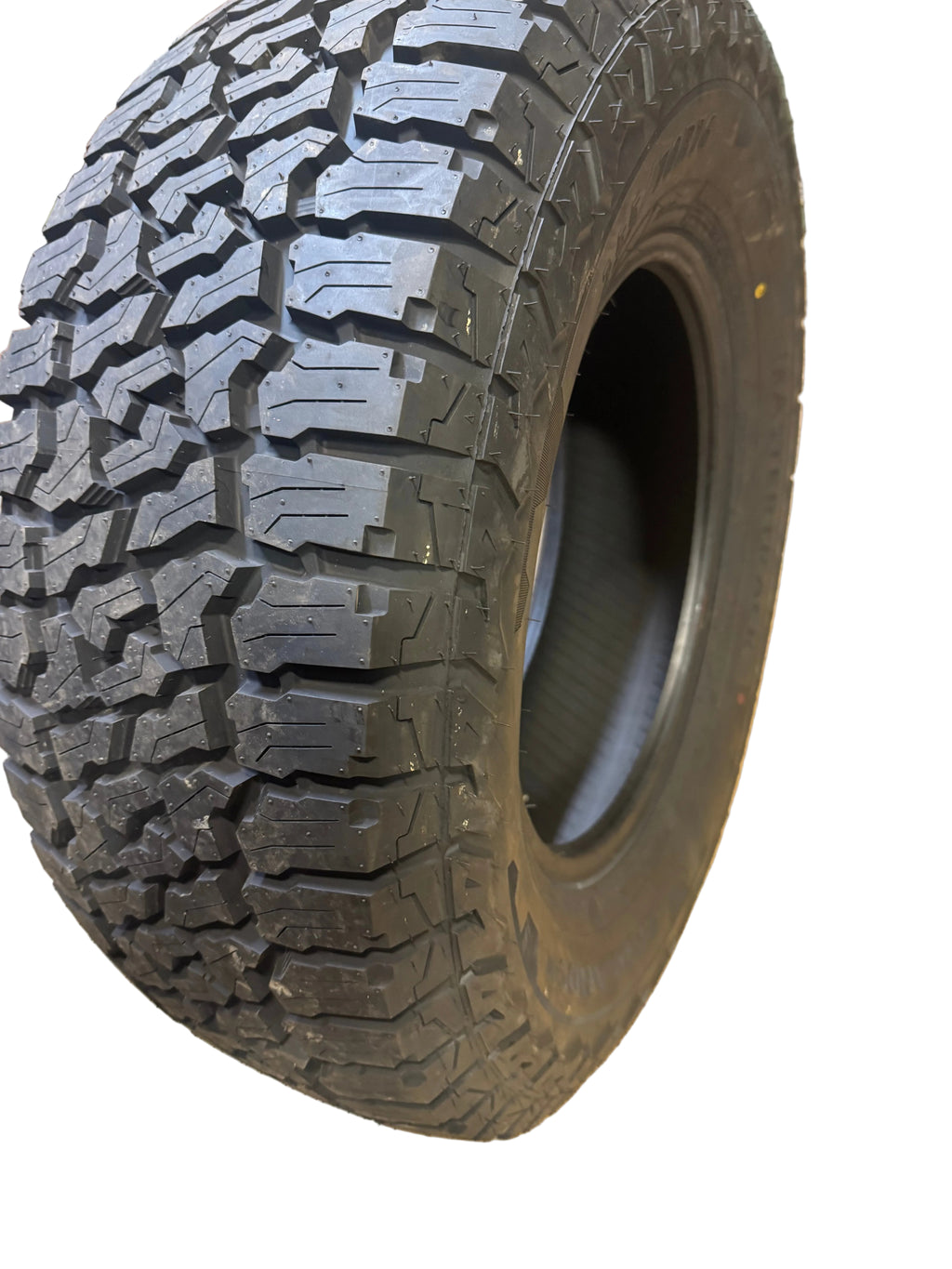 MASTERTRACK BADLANDS AT BSW P 255 70 16 111T ALL TERRAIN TIRE MASTAT004