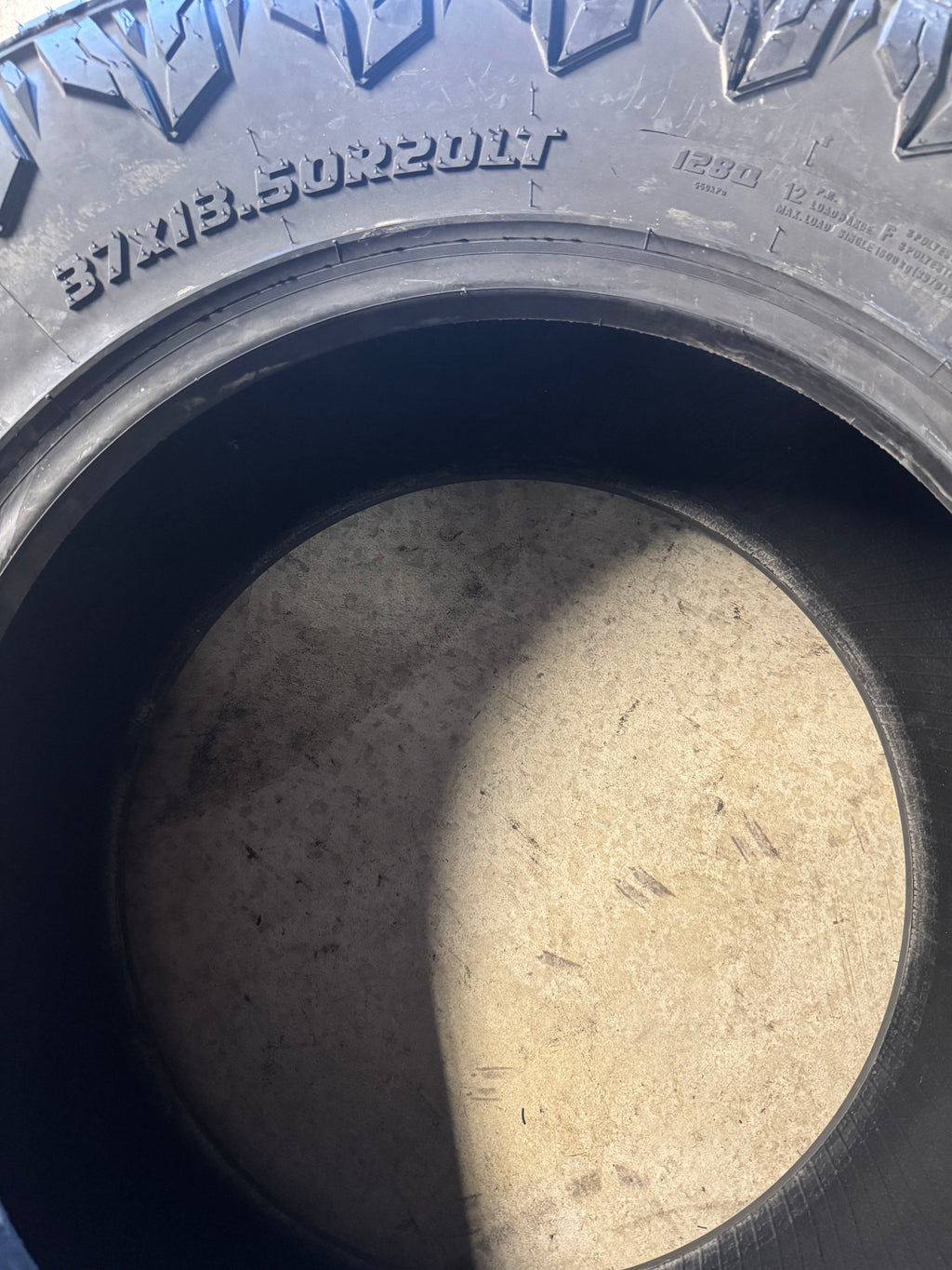 RADAR RENEGADE R/T BSW LT 37 13.5 20 128Q 12PLY RUGGED TERRAIN TIRE RASYTH0110