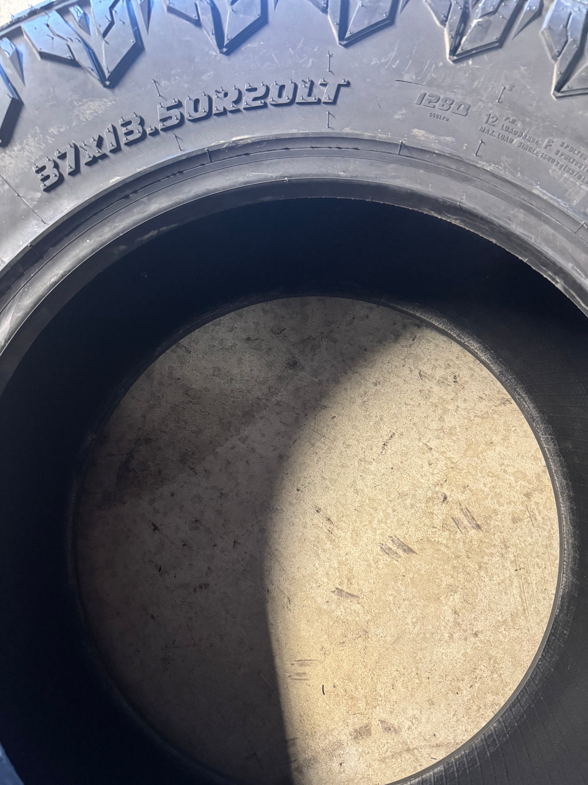 RADAR RENEGADE R/T BSW LT 37 13.5 20 128Q 12PLY RUGGED TERRAIN TIRE RASYTH0110