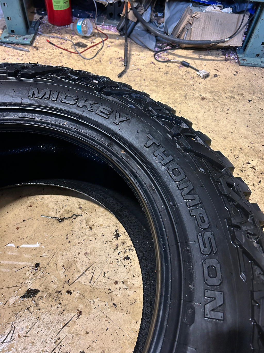 MICKEY THOMPSON BAJA BOSS A/T LT 285 65 20 127/124Q ALL TERRAIN TIRE 331032001