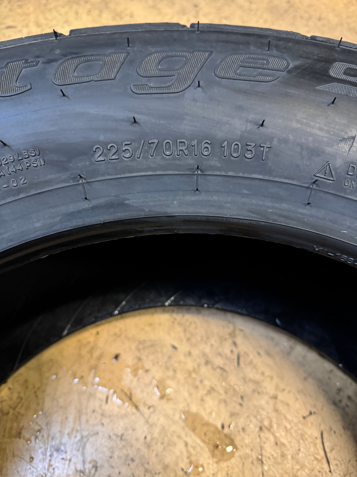 BFGOODRICH ADVANTAGE CONTROL HT BSW P  235 70 16 103T ALL SEASON TIRE 72589