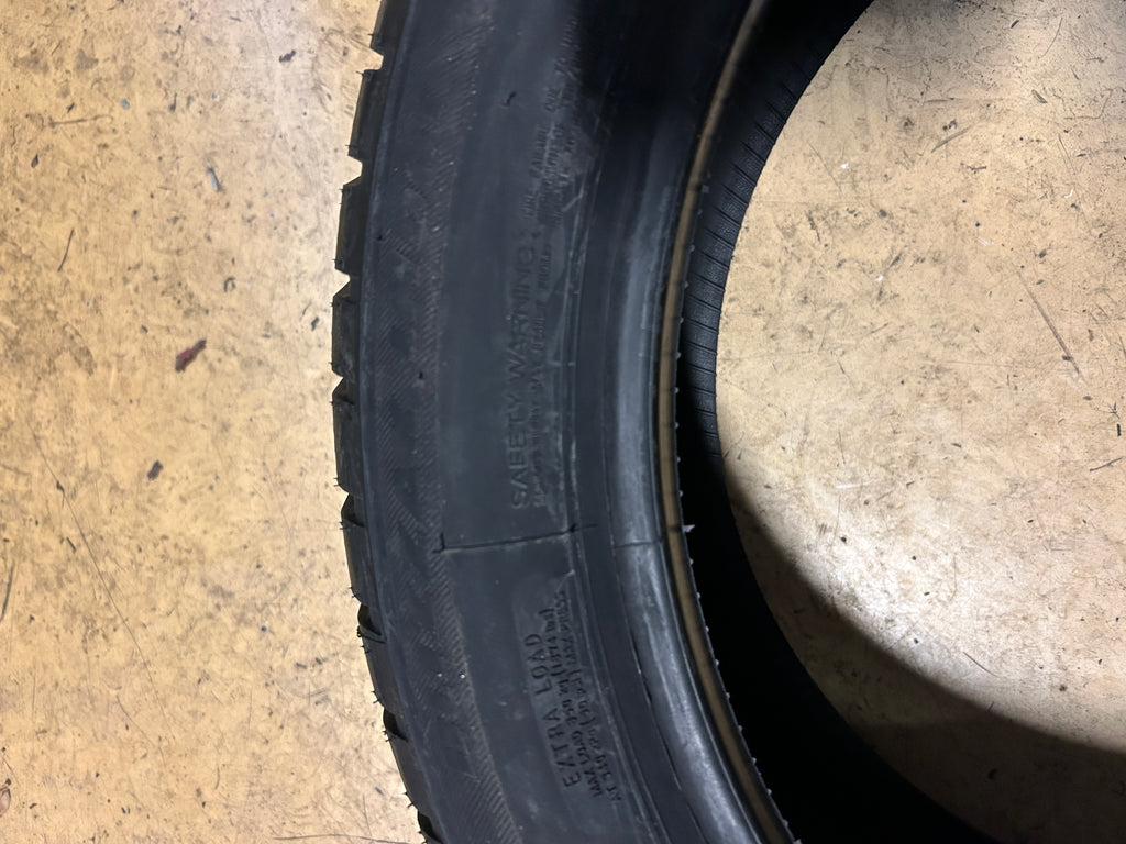 BRIDGESTONE BLIZZAK LM001 RFT BSW P 245 45 19 102V XL WINTER TIRE 014300