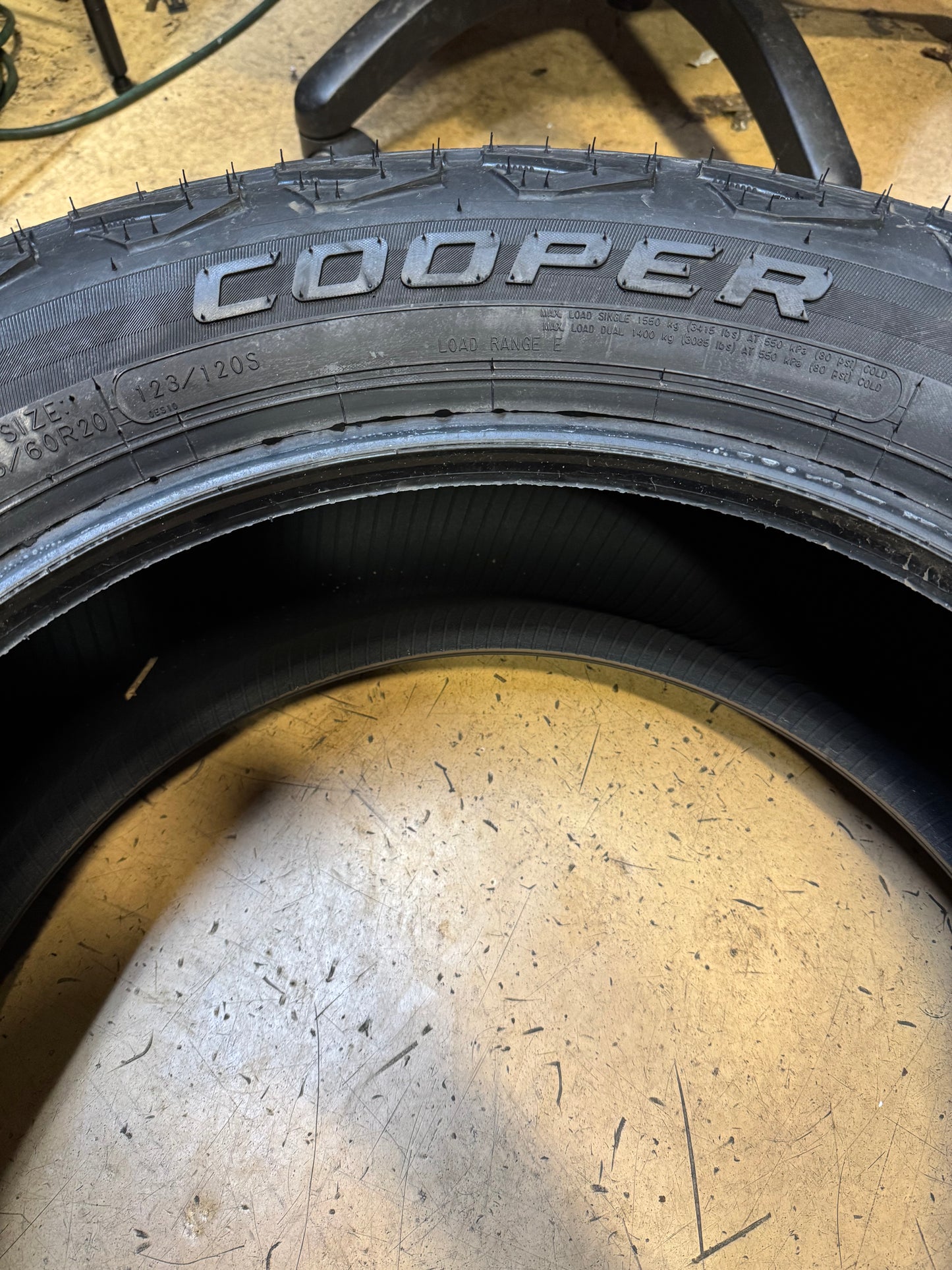 COOPER DISCOVERER STRONGHOLD AT BSW LT 275 60 20 123/120S 10PLY ALL TERRAIN TIRE 170303048