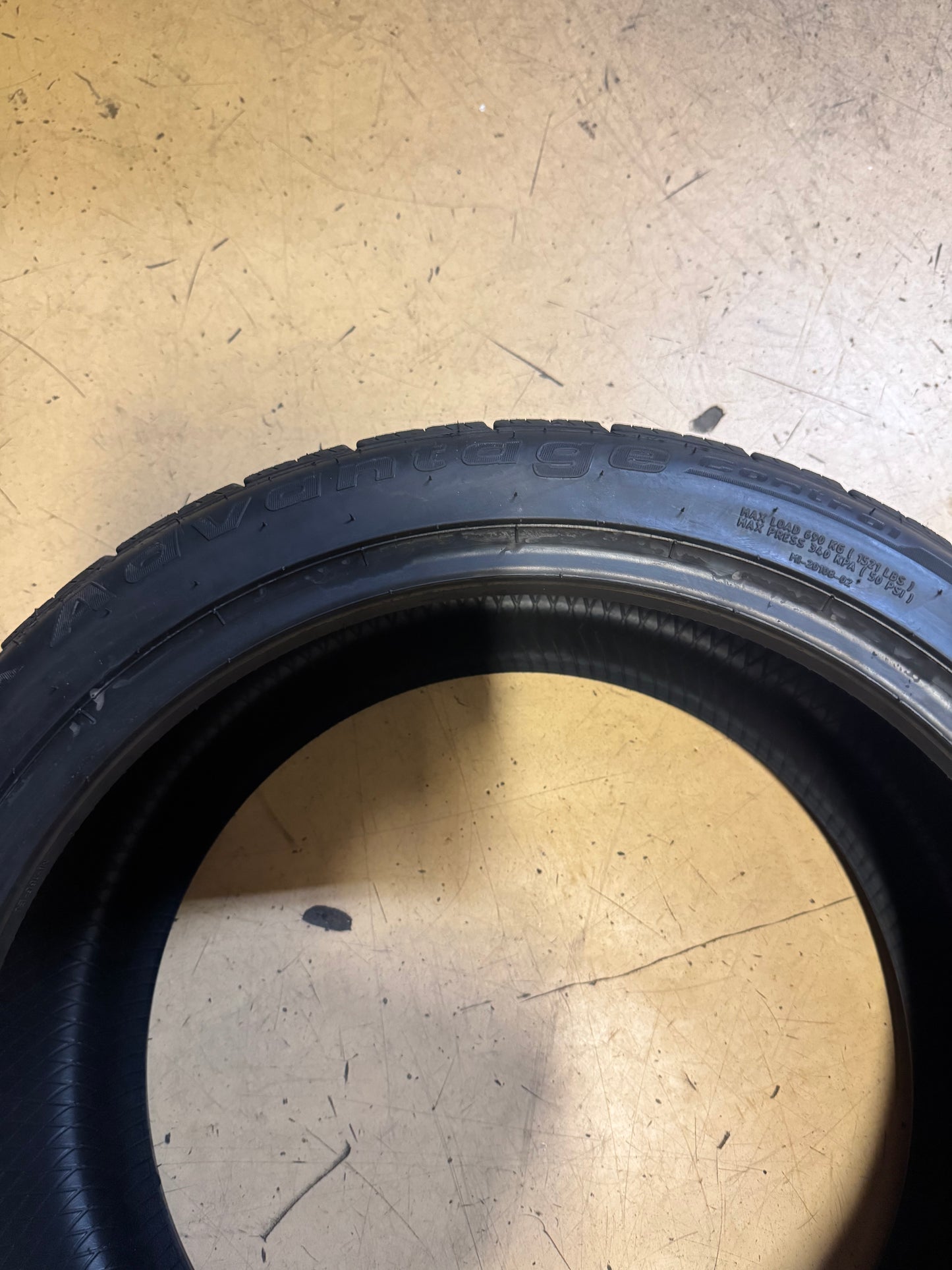 BFGOODRICH ADVANTAGE CONTROL BSW P 235 40 18 95W XL TIRE 21295