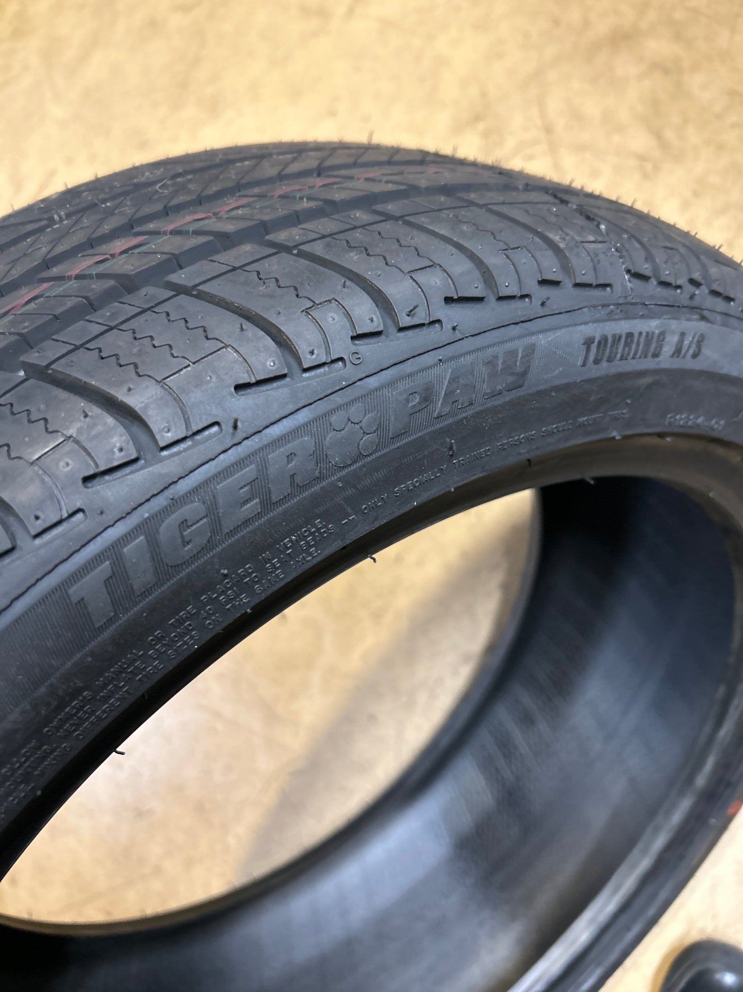 2 UNIROYAL TIGER PAW TOURING A/S BSW P 205 45 17 84V  ALL SEASON TIRE 81433