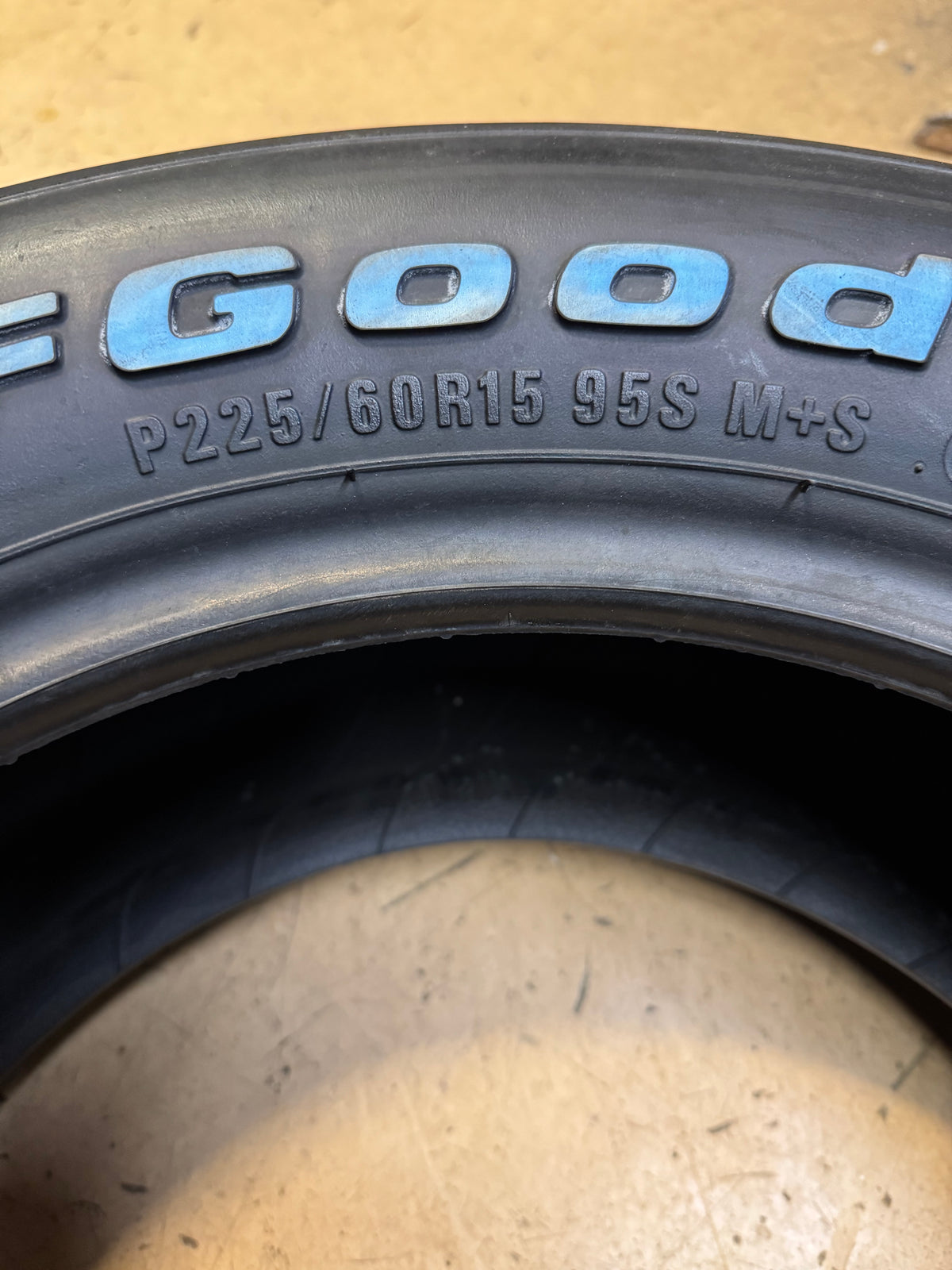 NOS BFGOODRICH RADIAL T/A RWL P 225 60 15 95S ALL SEASON TIRE 10971