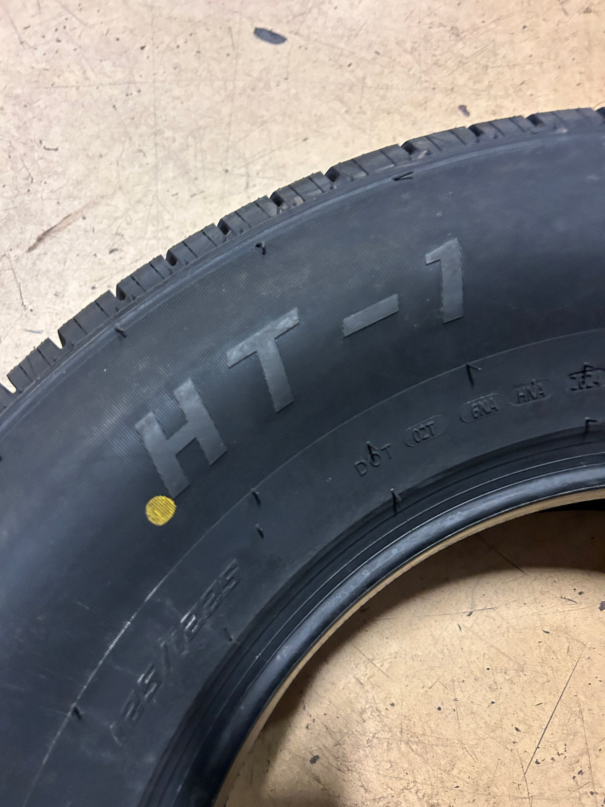 2 SUPERMAX HT-1 BSW LT 275 70 18 125/122S 10PLY HIGHWAY TIRE LTR1803HTKD