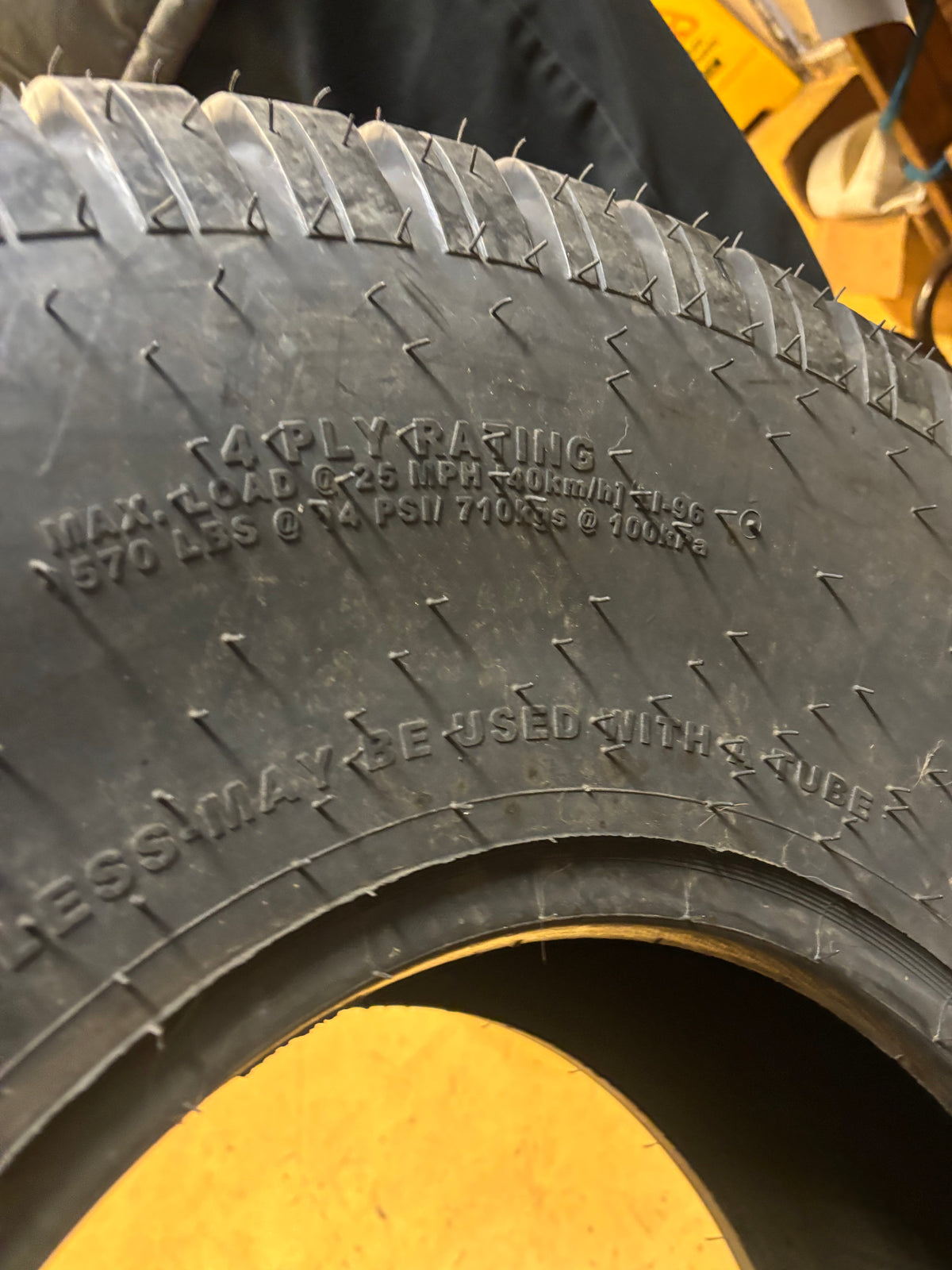 CARLISLE TURF PRO R3 13.6 16 4PLY TRACTOR TIRE 570080