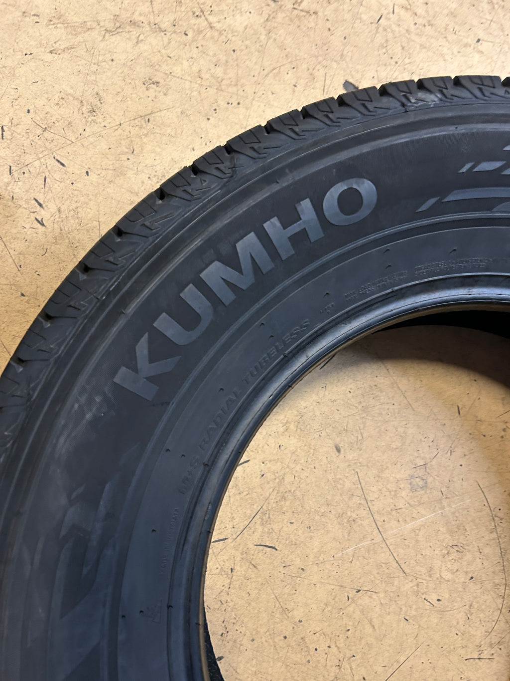 2 KUMHO CRUGEN HT51 BSW P 235 75 17 109T ALL SEASON TIRE 2231233