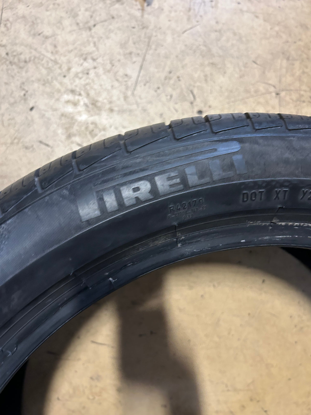 USED 7.5/32” PIRELLI CINTURATO P7 RUNFLAT MOE BSW P 275 40 19 101H  TIRE 2181300