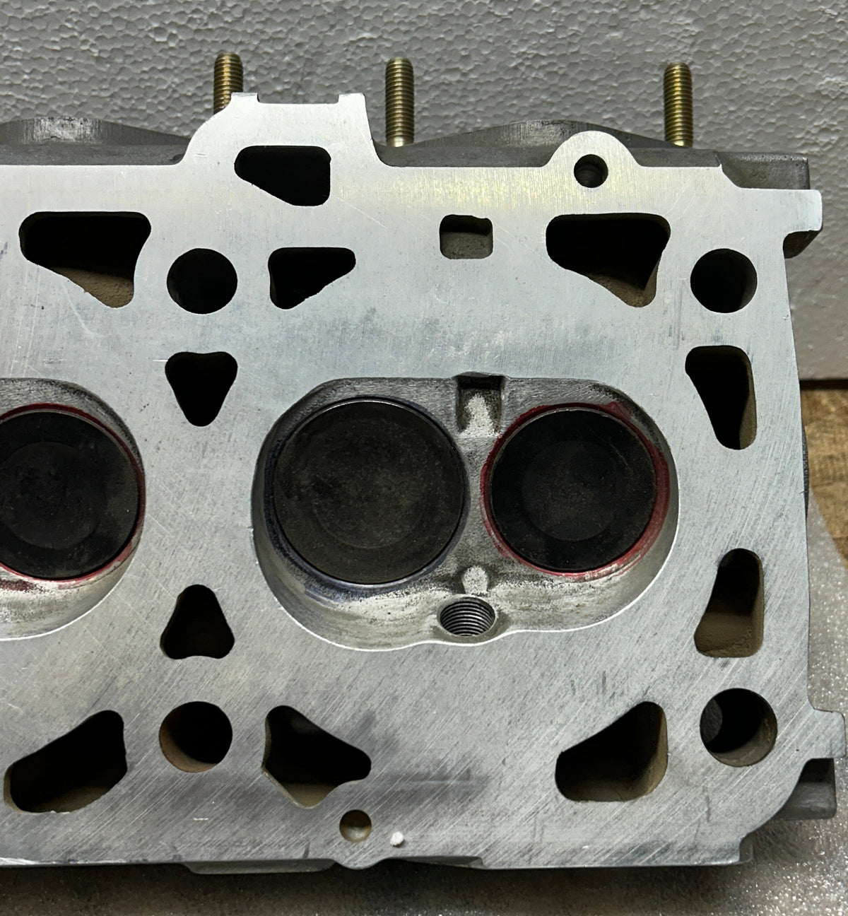 PORSCHE 928 S2 4.7L V8 CYLINDER HEAD MISSING PARTS 9281043483R