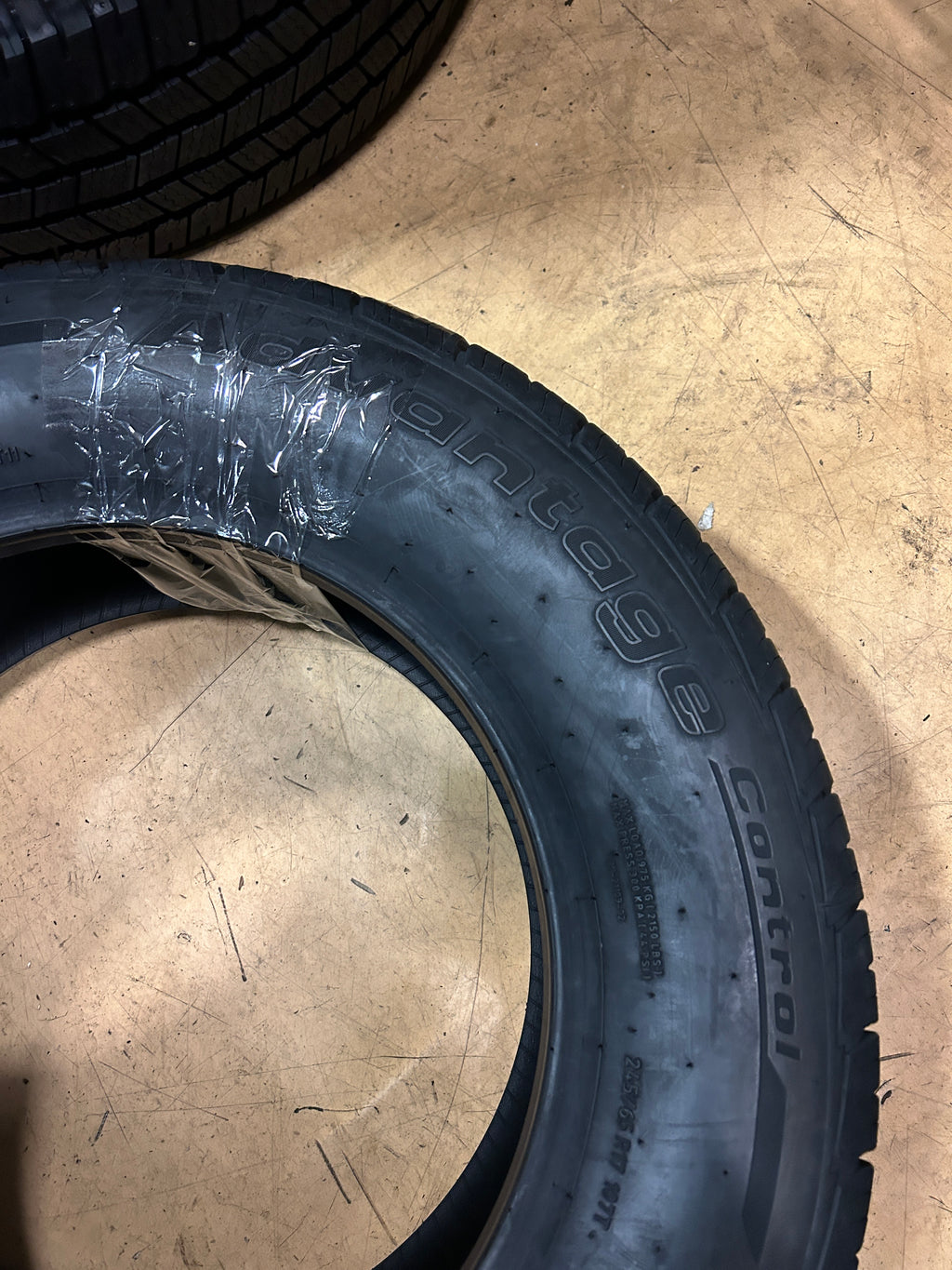 BFGOODRICH ADVANTAGE CONTROL BSW P 245 65 17 107T ALL SEASON TIRE 29387
