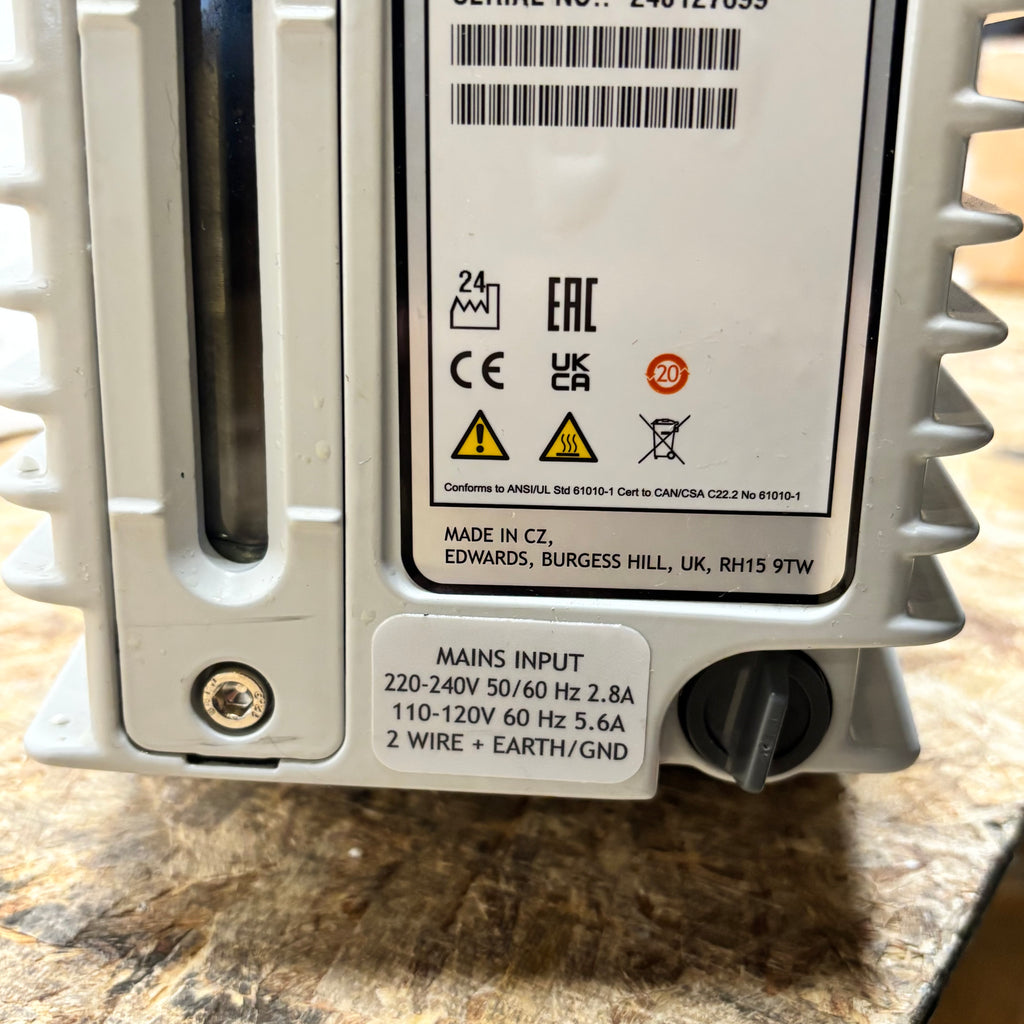 EDWARDS RV3 ROTARY VANE VACUUM PUMP 220-240V 50/60HZ (NEEDS REPAIR)