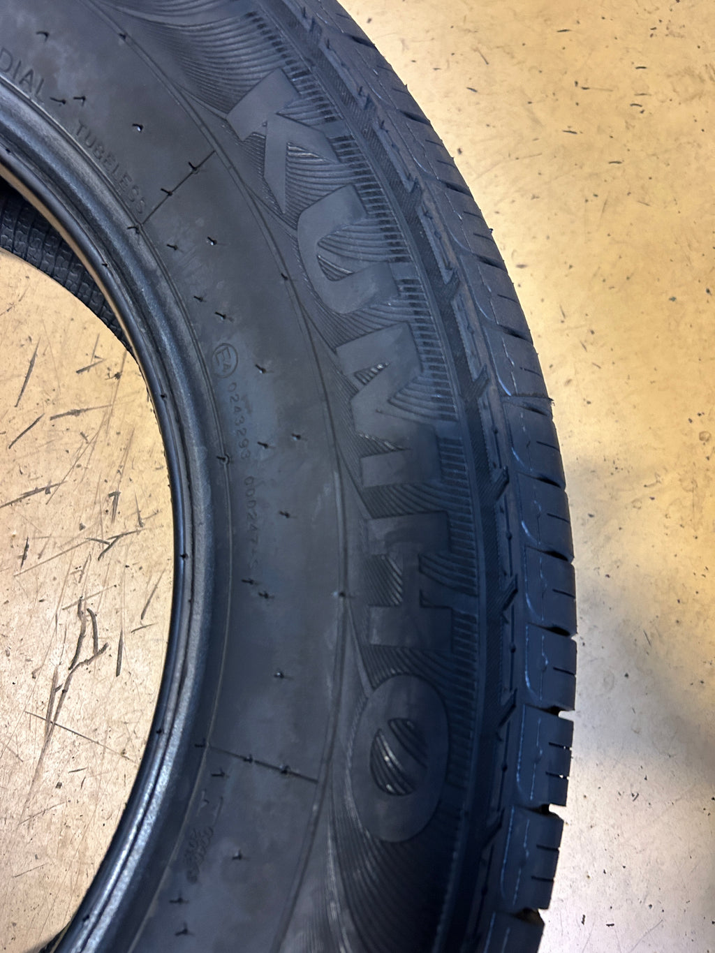 KUMHO SOLUS KLS1 BSW P 235 65 17 103T SL ALL SEASON TIRE 2122913