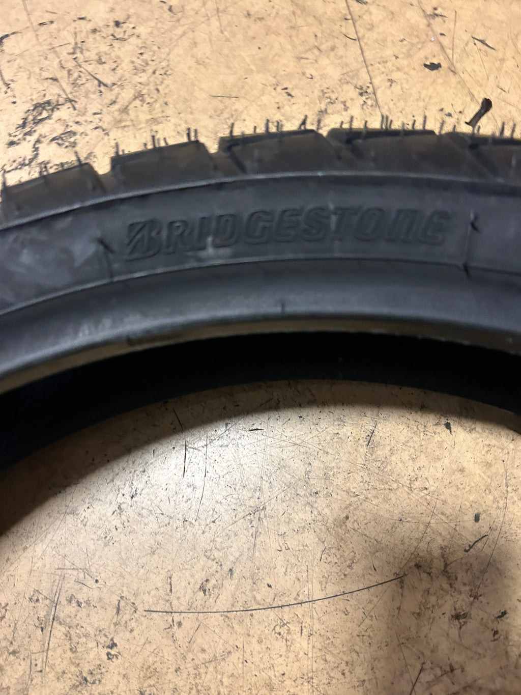 BRIDGESTONE BATTLAX AT41 BSW 120 70 19 60V FRONT MOTORCYCLE TIRE 13725