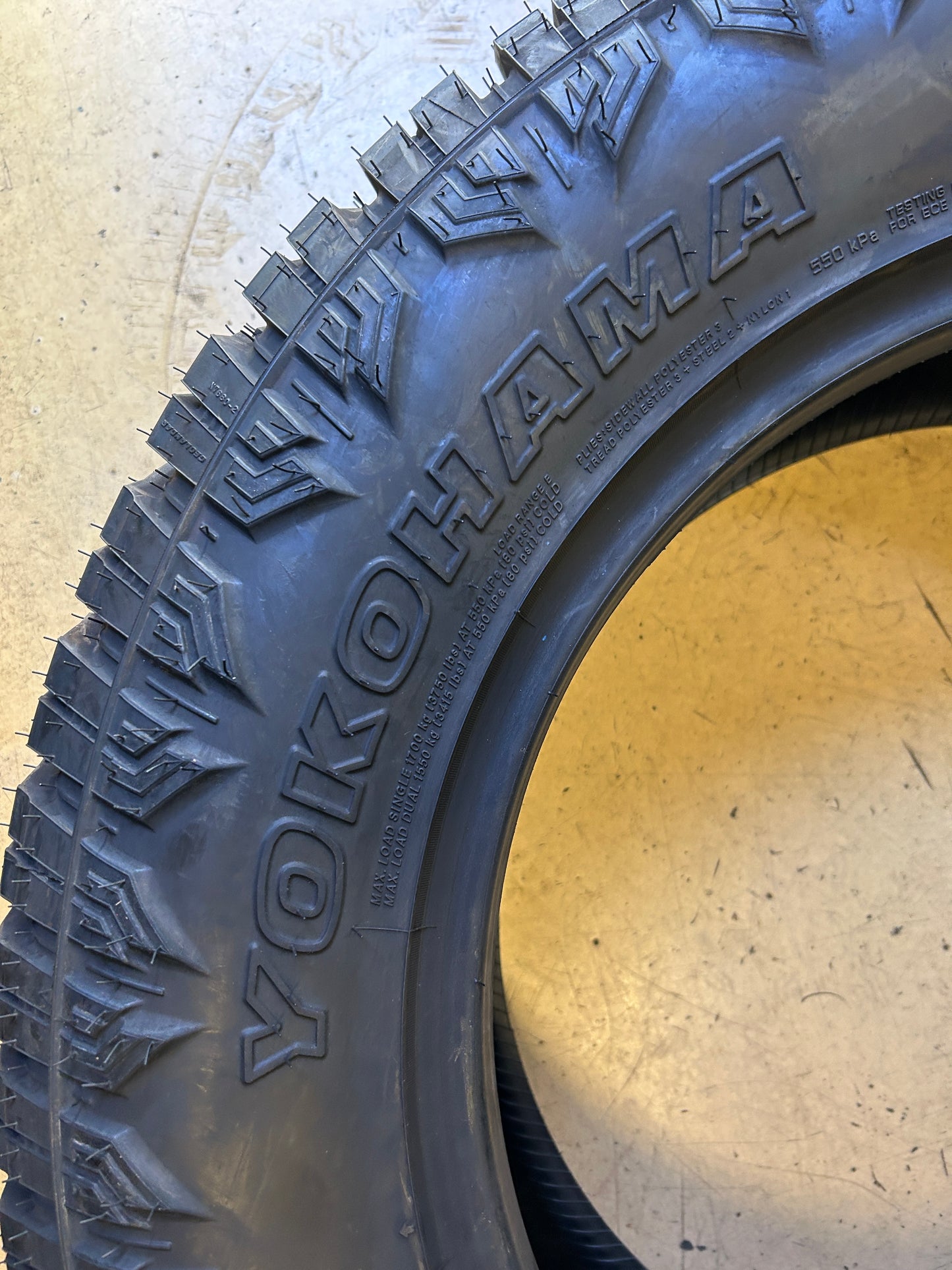 NOS YOKOHAMA GEOLANDAR X-AT BSW LT 275 65 20 126/123Q 10PLY TIRE 110116022