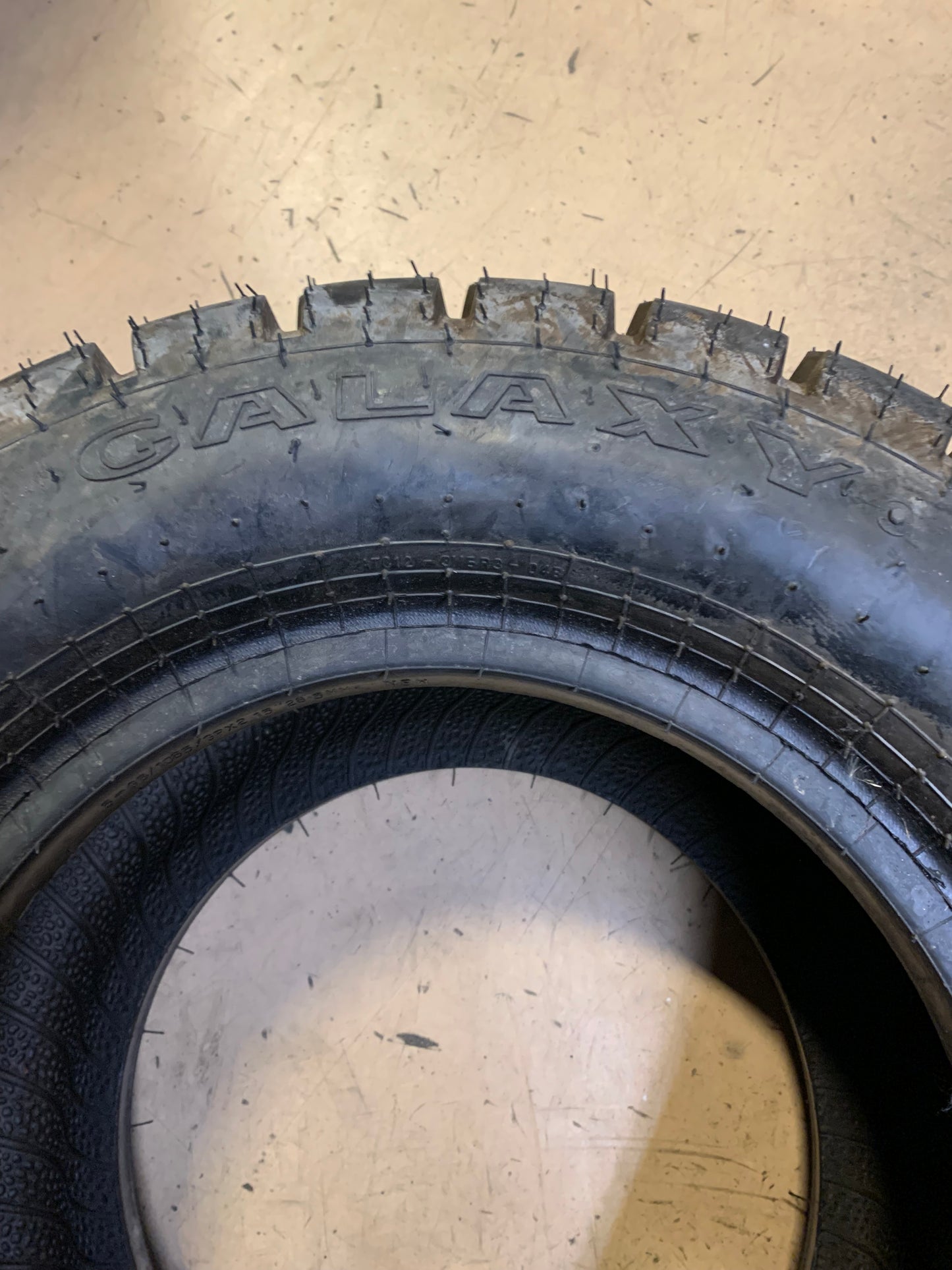 GALAXY SEEDER R-3 STUBBLE PROOF 31 13.5 15 12 PLY FARM/AGRICULTURAL TIRE 548170