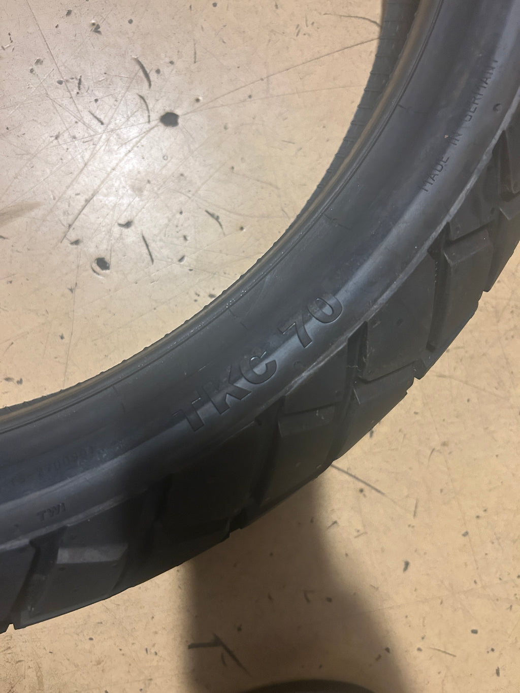CONTINENTAL TKC 70 BSW  120 70 19 60V  FRONT MOTORCYCLE TIRE 02443820000