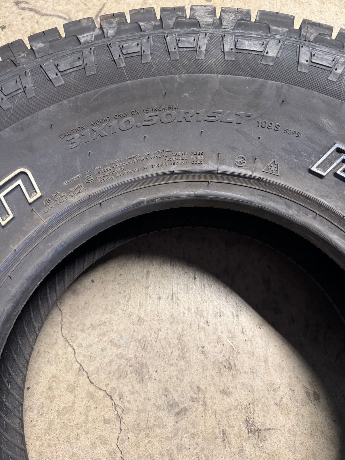 2 NOS PATHFINDER ALL TERRAIN OWL LT 31 10.5 15 109S 6PLY TIRE 2020518