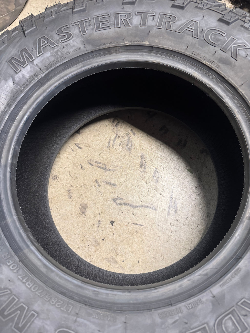 MASTERTRACK BADLANDS M/T BSW LT 285 70 17 126/123S 10PLY MUD TERRAIN TIRE MASTMT003