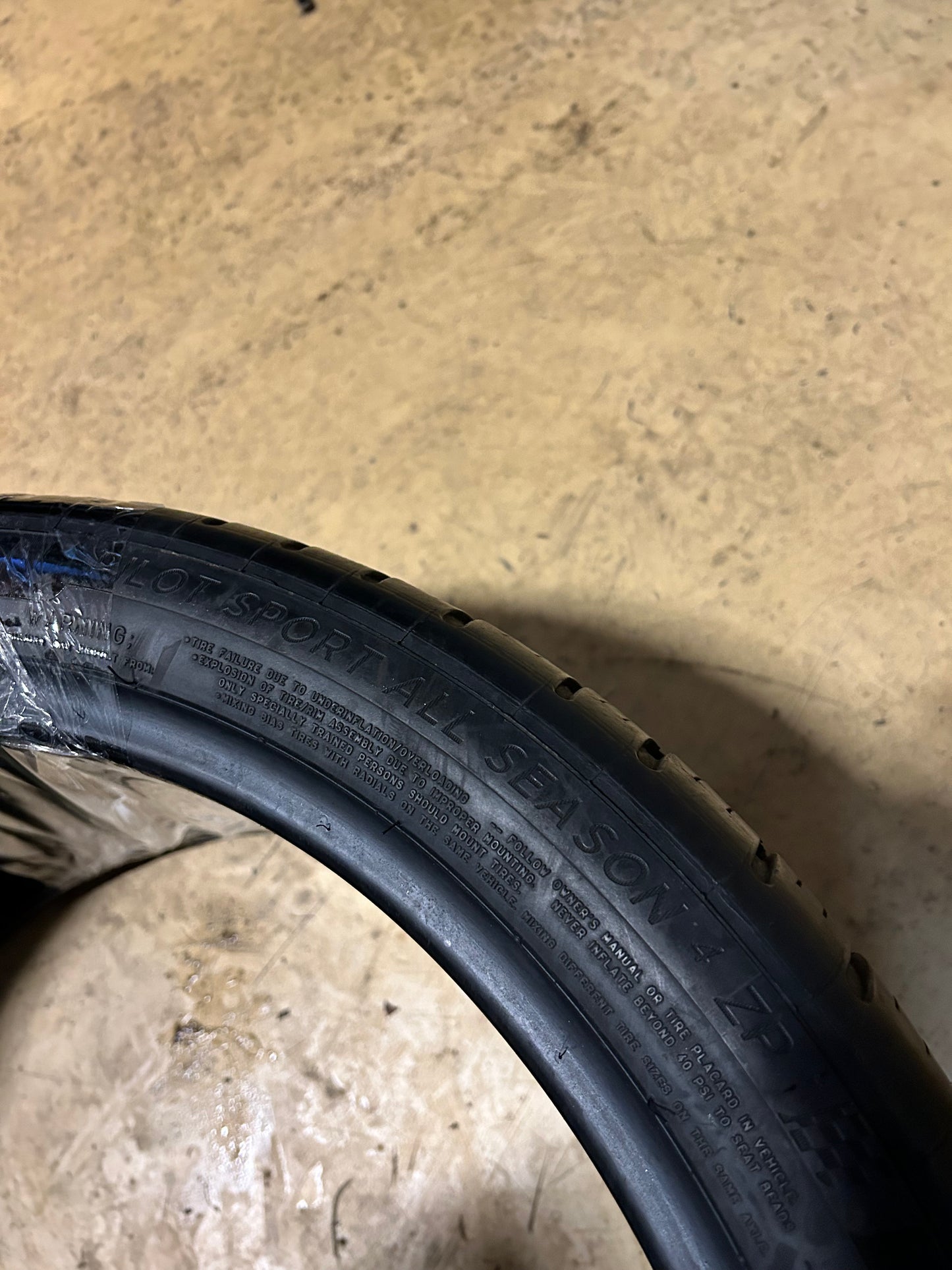 USED 7/32" MICHELIN PILOT SPORT ALL SEASON 4 ZP BSW P 305 30 20 99Y TIRE 90383